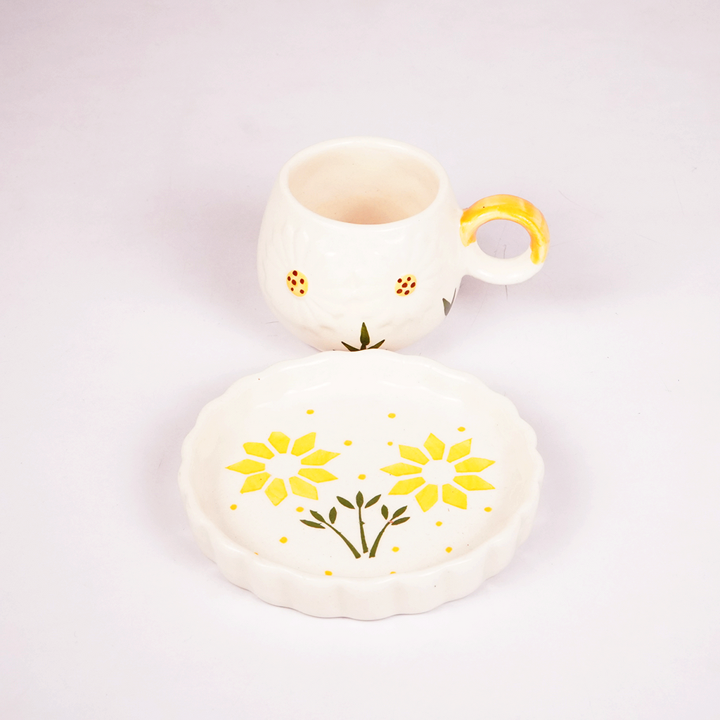 White Ceramic Sunflower Tea Cup & Saucer Set – Cute Floral Coffee Cup with Yellow Handle